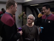 extant_StarTrek_VOY_6x13-Virtuoso_01028.jpg