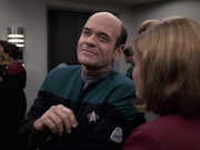 extant_StarTrek_VOY_6x13-Virtuoso_01069.jpg