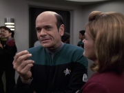 extant_StarTrek_VOY_6x13-Virtuoso_01076.jpg