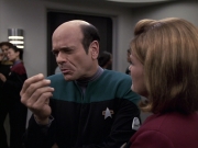 extant_StarTrek_VOY_6x13-Virtuoso_01077.jpg