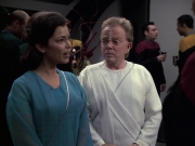 extant_StarTrek_VOY_6x13-Virtuoso_01132.jpg
