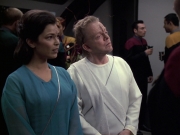 extant_StarTrek_VOY_6x13-Virtuoso_01135.jpg