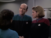 extant_StarTrek_VOY_6x13-Virtuoso_01137.jpg