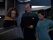extant_StarTrek_VOY_6x13-Virtuoso_01166.jpg