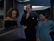 extant_StarTrek_VOY_6x13-Virtuoso_01167.jpg