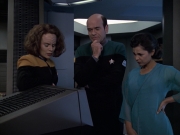 extant_StarTrek_VOY_6x13-Virtuoso_01168.jpg