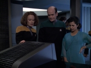 extant_StarTrek_VOY_6x13-Virtuoso_01187.jpg