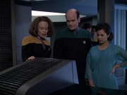 extant_StarTrek_VOY_6x13-Virtuoso_01188.jpg