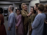 extant_StarTrek_VOY_6x13-Virtuoso_01713.jpg