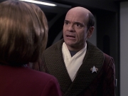 extant_StarTrek_VOY_6x13-Virtuoso_01803.jpg