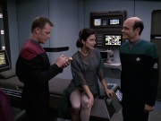 extant_StarTrek_VOY_6x13-Virtuoso_01849.jpg