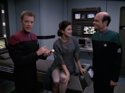 extant_StarTrek_VOY_6x13-Virtuoso_01850.jpg