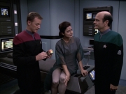 extant_StarTrek_VOY_6x13-Virtuoso_01853.jpg