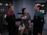 extant_StarTrek_VOY_6x13-Virtuoso_01857.jpg