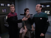 extant_StarTrek_VOY_6x13-Virtuoso_01858.jpg