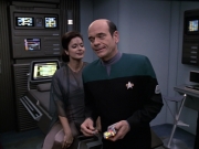 extant_StarTrek_VOY_6x13-Virtuoso_01866.jpg