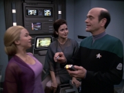 extant_StarTrek_VOY_6x13-Virtuoso_01867.jpg