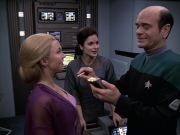 extant_StarTrek_VOY_6x13-Virtuoso_01868.jpg