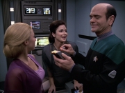 extant_StarTrek_VOY_6x13-Virtuoso_01869.jpg