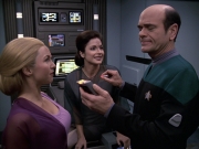 extant_StarTrek_VOY_6x13-Virtuoso_01870.jpg