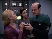 extant_StarTrek_VOY_6x13-Virtuoso_01874.jpg