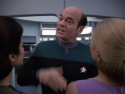 extant_StarTrek_VOY_6x13-Virtuoso_01895.jpg