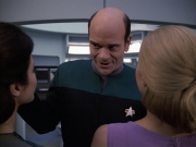extant_StarTrek_VOY_6x13-Virtuoso_01896.jpg