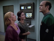 extant_StarTrek_VOY_6x13-Virtuoso_01907.jpg
