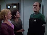 extant_StarTrek_VOY_6x13-Virtuoso_01917.jpg