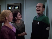 extant_StarTrek_VOY_6x13-Virtuoso_01918.jpg