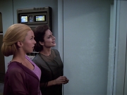 extant_StarTrek_VOY_6x13-Virtuoso_01921.jpg