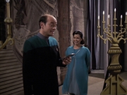 extant_StarTrek_VOY_6x13-Virtuoso_01941.jpg
