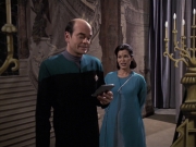extant_StarTrek_VOY_6x13-Virtuoso_01943.jpg
