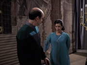 extant_StarTrek_VOY_6x13-Virtuoso_01946.jpg