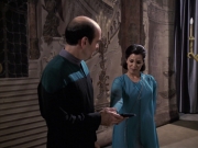 extant_StarTrek_VOY_6x13-Virtuoso_01947.jpg