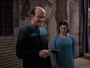extant_StarTrek_VOY_6x13-Virtuoso_01948.jpg