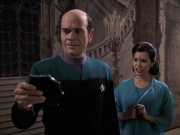 extant_StarTrek_VOY_6x13-Virtuoso_01956.jpg