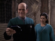 extant_StarTrek_VOY_6x13-Virtuoso_01960.jpg