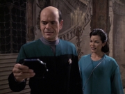 extant_StarTrek_VOY_6x13-Virtuoso_01964.jpg