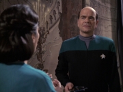 extant_StarTrek_VOY_6x13-Virtuoso_02052.jpg