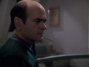 extant_StarTrek_VOY_6x13-Virtuoso_02232.jpg