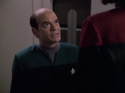extant_StarTrek_VOY_6x13-Virtuoso_02277.jpg