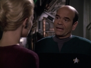 extant_StarTrek_VOY_6x13-Virtuoso_02614.jpg