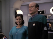 extant_StarTrek_VOY_6x13-Virtuoso_02793.jpg