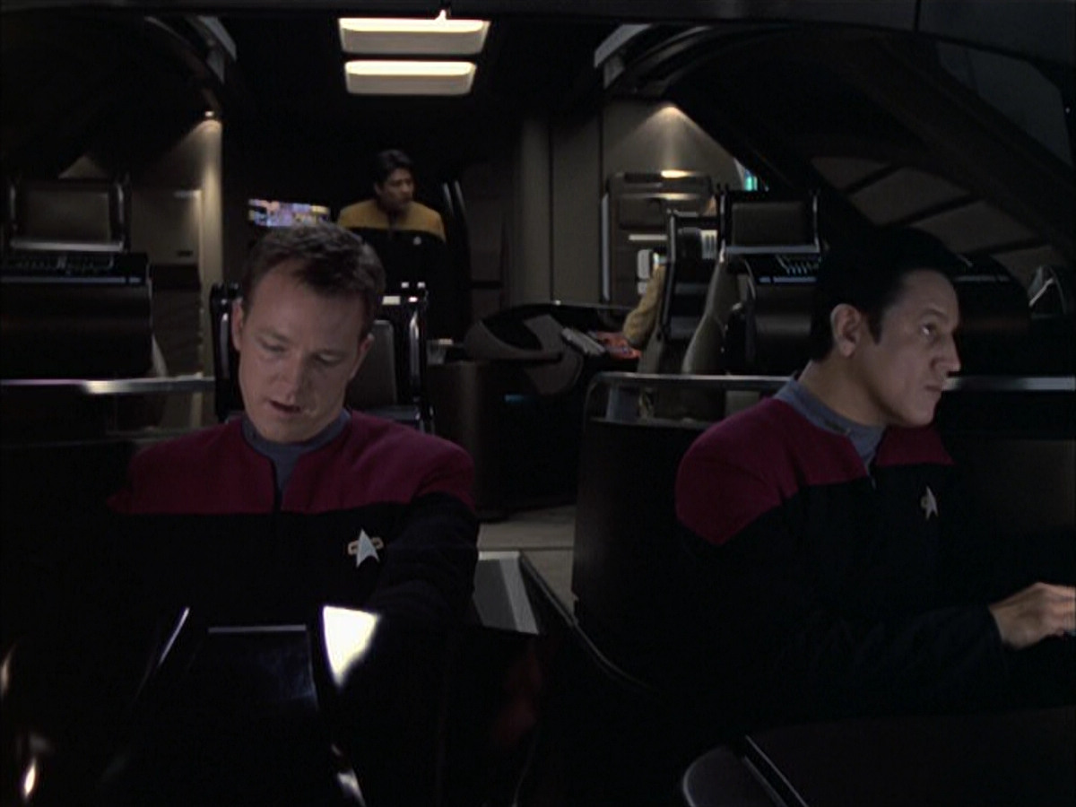 extant_StarTrek_VOY_6x14-Memorial_00013.jpg
