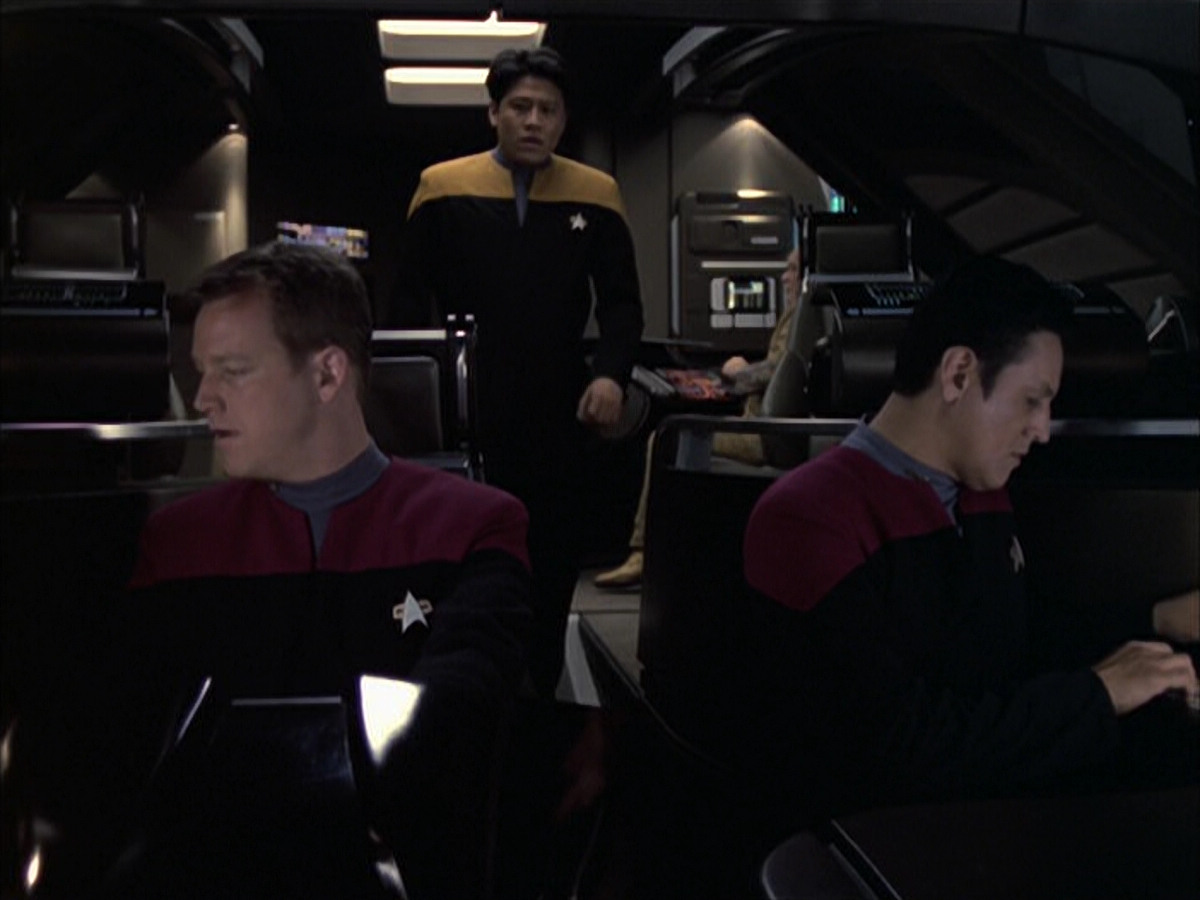 extant_StarTrek_VOY_6x14-Memorial_00017.jpg