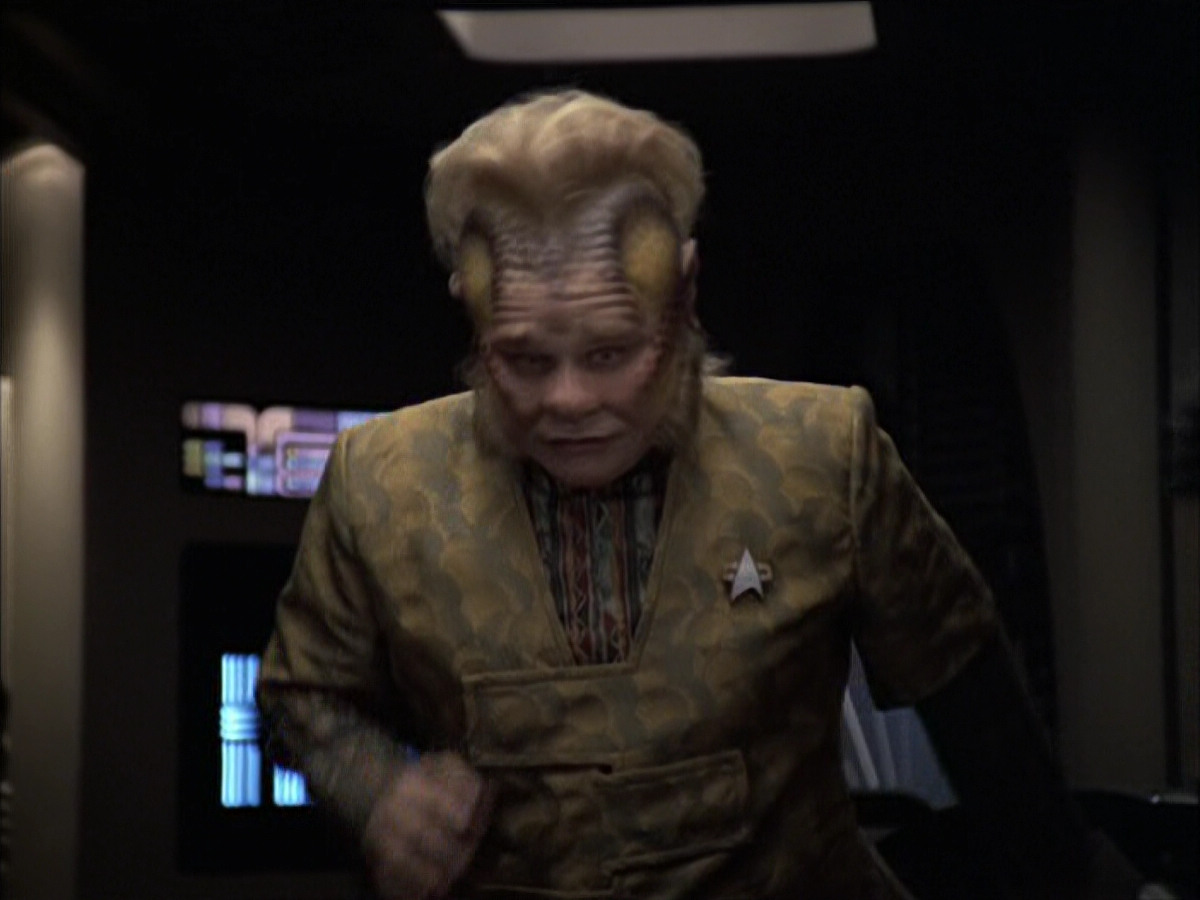 extant_StarTrek_VOY_6x14-Memorial_00048.jpg
