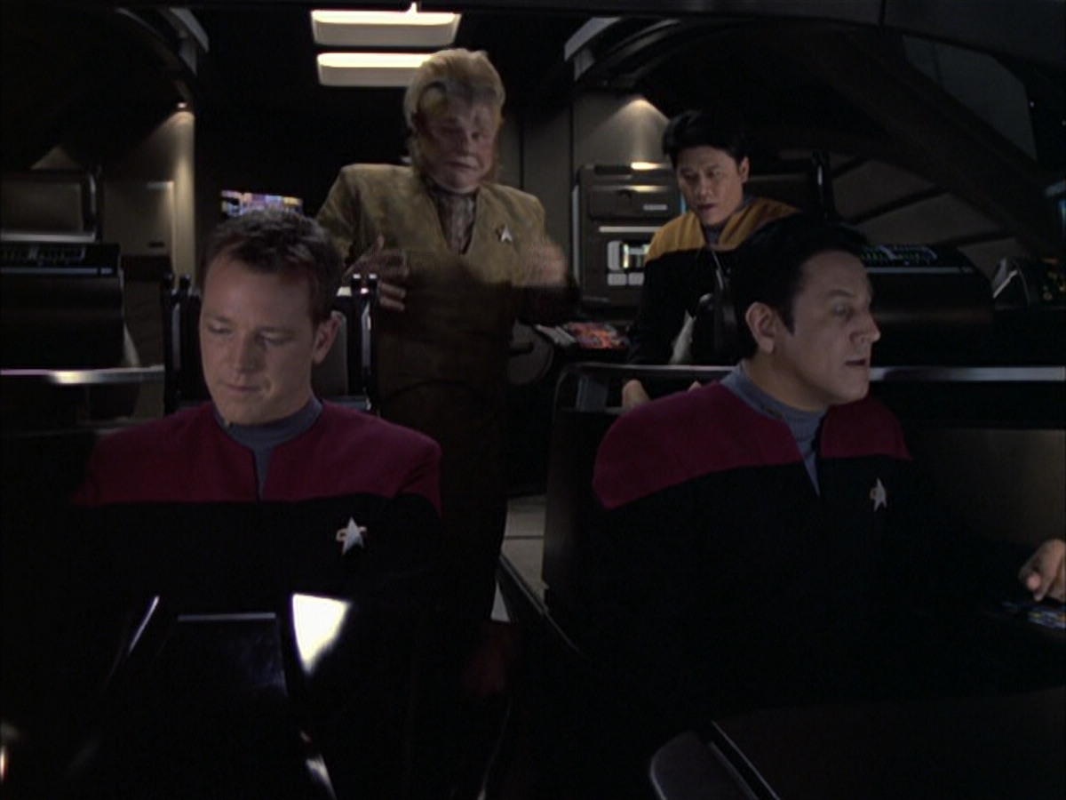 extant_StarTrek_VOY_6x14-Memorial_00051.jpg