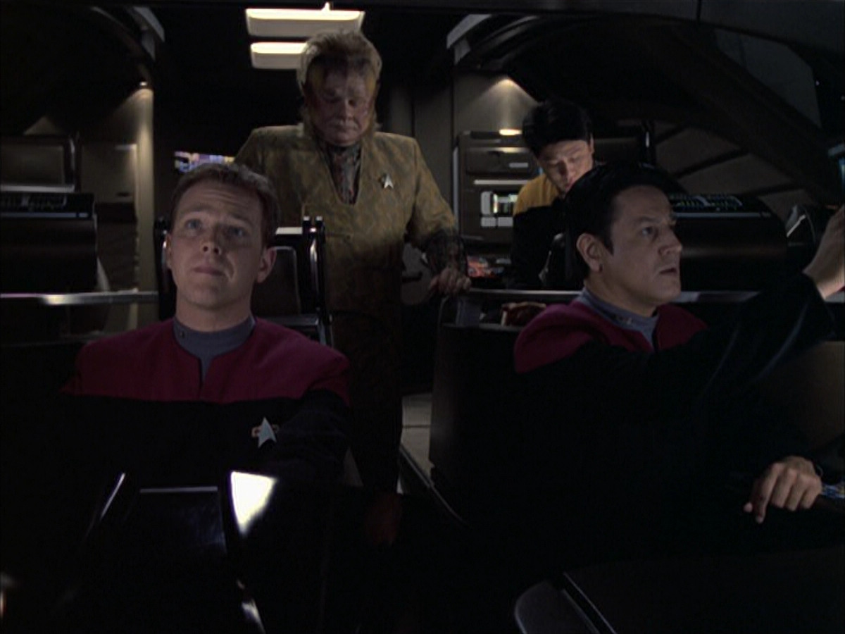 extant_StarTrek_VOY_6x14-Memorial_00099.jpg