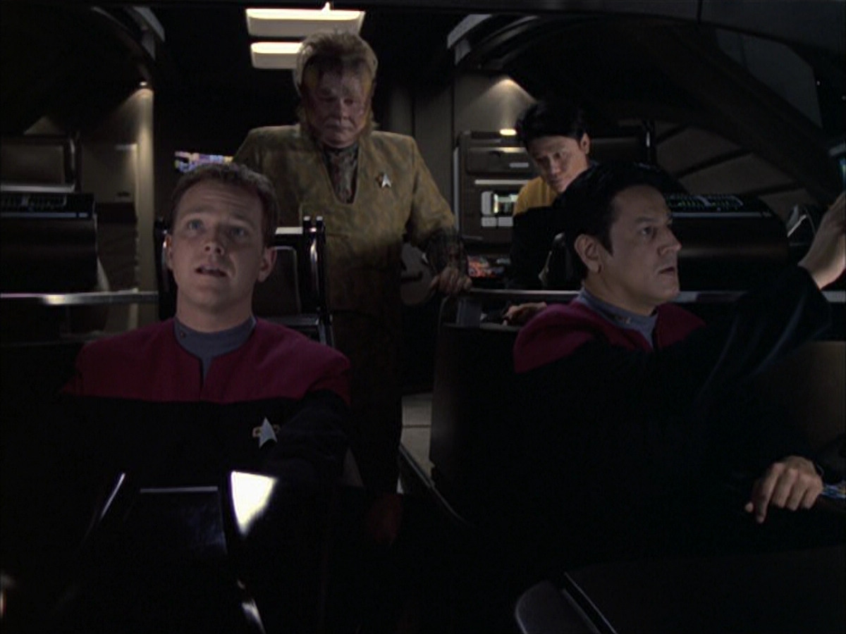 extant_StarTrek_VOY_6x14-Memorial_00100.jpg